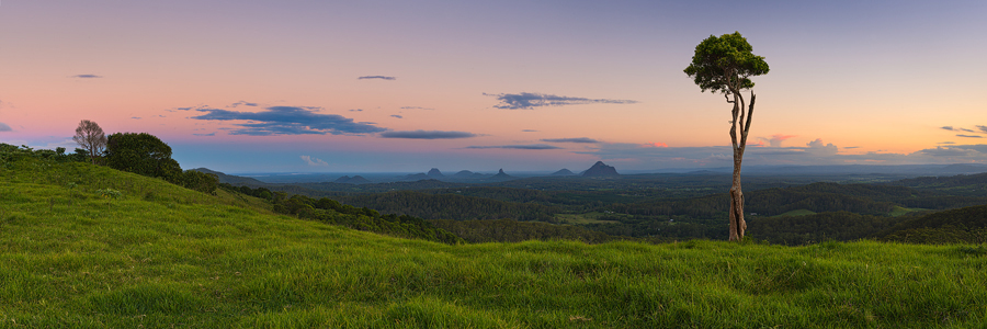 Glasshouse_Mountains_Sunset.jpg